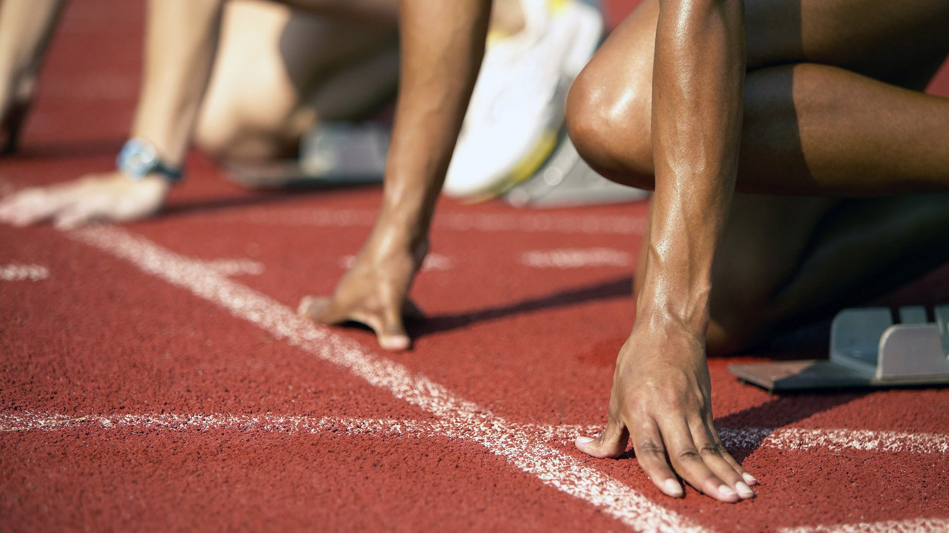 赛道上的孤勇者，塞恩斯独扛大旗，雷诺强势碾压哈斯